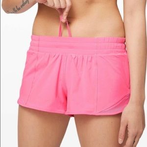 RARE lululemon low rise dark prism pink hotty hots 2.5” size 2!!